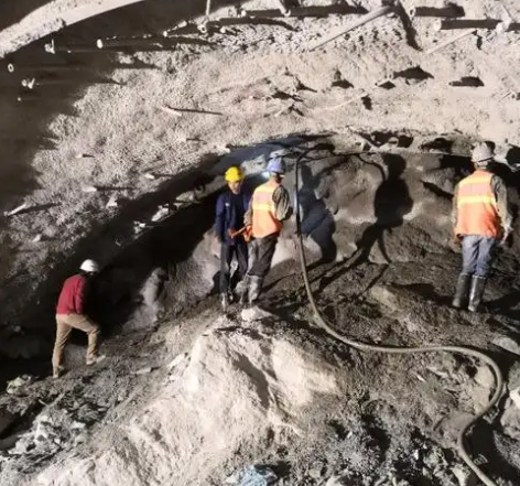 大悟拱顶带模注浆料的施工流程及注意事项